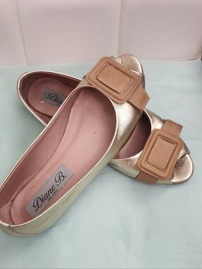 Metallic Gold Peep-Toe Ballet Flats with Tan Buckle‎